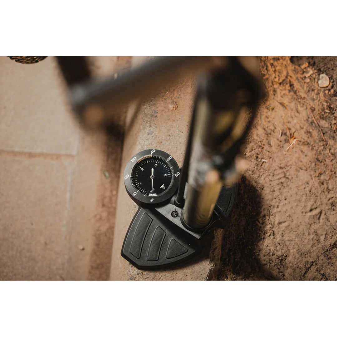 Joeblow Mountain II Floor Pump - Steel Barrel / Plastic Base, 3.5" Gauge, 60 Psi /4 Bar, Twinhead